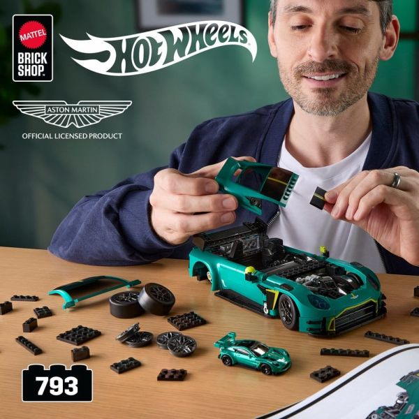 Hot Wheels Elite Mattel Brick Shop Building Set 1/16 '24 Aston Martin Vantage GT3 Additional Image 1