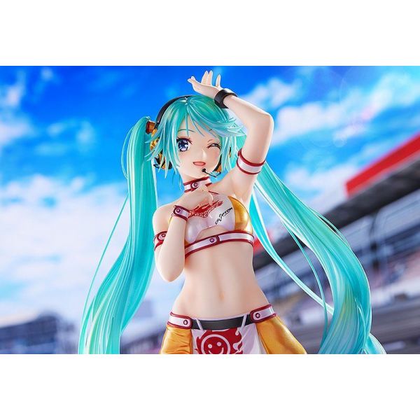 Racing Miku 2010 Ver. Art by Kentaro Yabuki 1/7 Scale Statue (Hatsune Miku GT Project) Additional Image 4