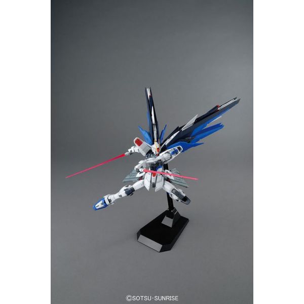 [Damaged Packaging] MG Freedom Gundam Ver. 2.0 (Gundam SEED Destiny) Image