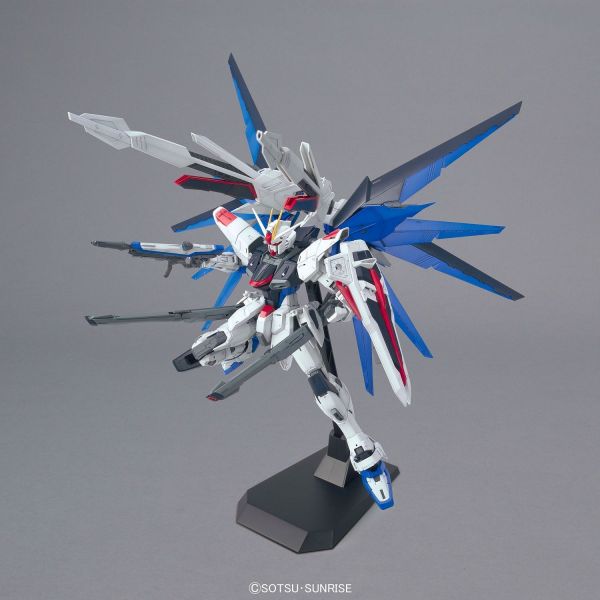 MG Freedom Gundam Ver. 2.0 (Gundam SEED Destiny) Image