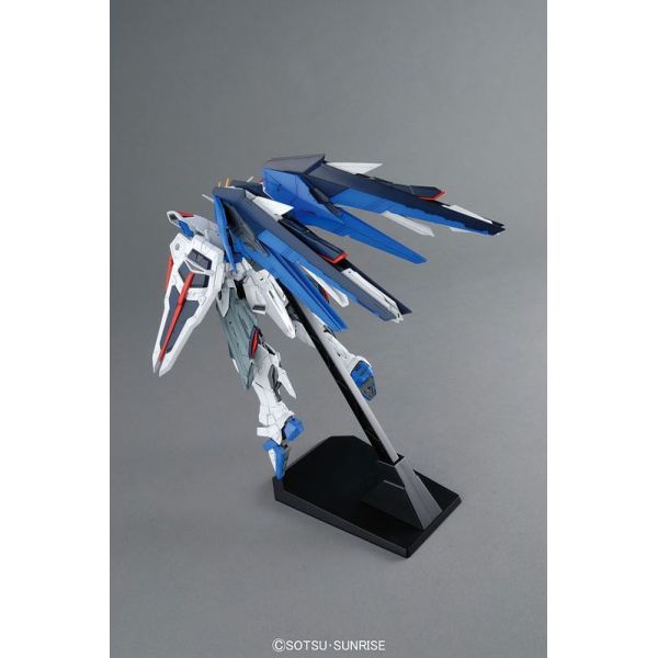 MG Freedom Gundam Ver. 2.0 (Gundam SEED Destiny) Image
