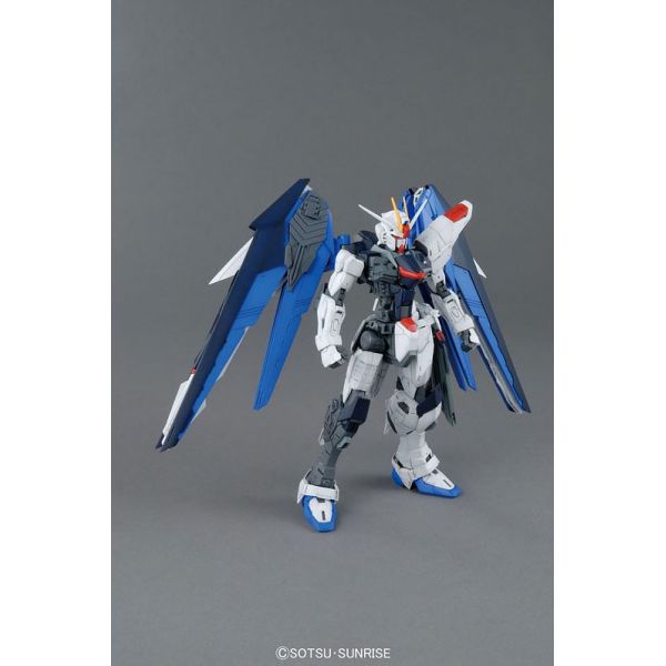 MG Freedom Gundam Ver. 2.0 (Gundam SEED Destiny) Image