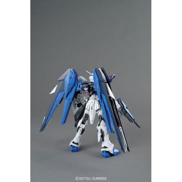 MG Freedom Gundam Ver. 2.0 (Gundam SEED Destiny) Image