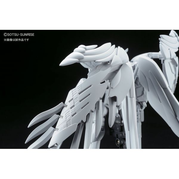 Gundam Wing: Endless Waltz #17 Wing Gundam Zero Real Grade Model Kit