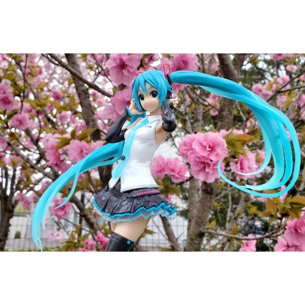 Figure-rise LABO Hatsune Miku V4X Model Kit (Vocaloid) Image