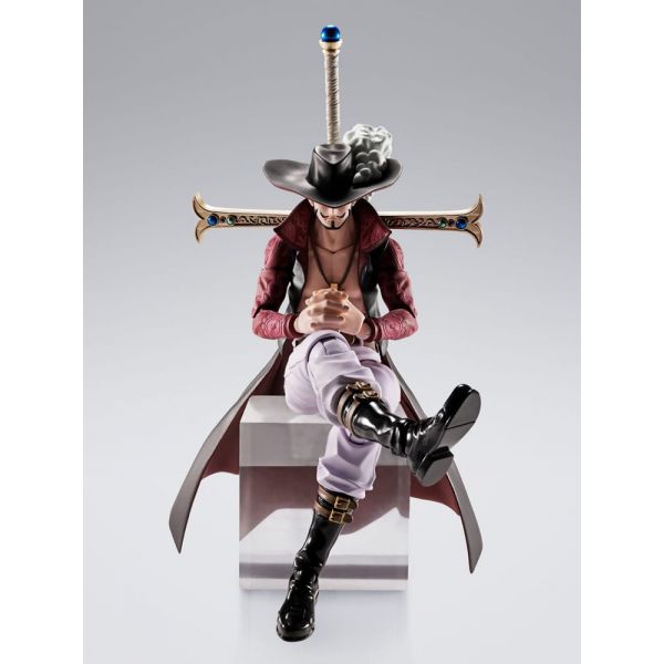 S.H. Figuarts Dracule Mihawk Hawkeye (One Piece) Additional Image 2