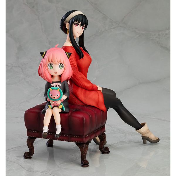 Anya & Yor Statue (Spy x Family) Additional Image 1