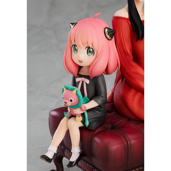 Anya & Yor Statue (Spy x Family) Additional Image 4