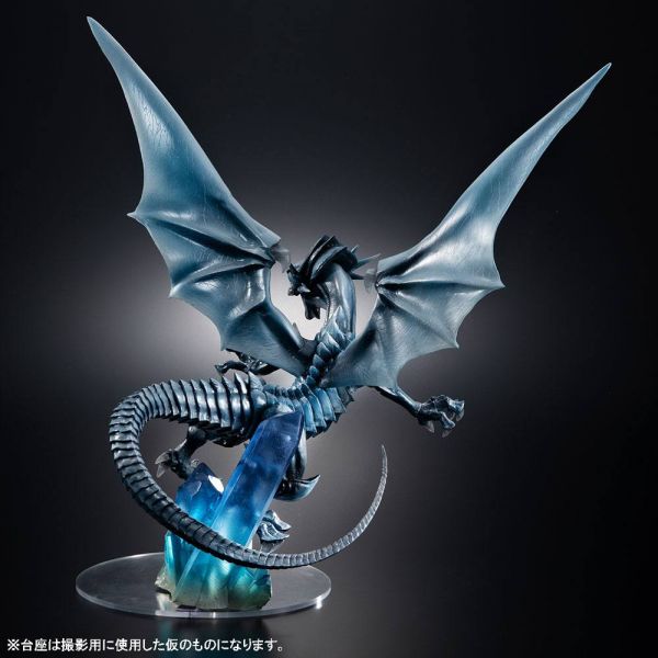 Art Works Monsters Blue Eyes White Dragon Holographic Edition Statue (Yu-Gi-Oh! Duel Monsters) Additional Image 3