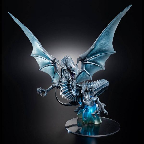 Art Works Monsters Blue Eyes White Dragon Holographic Edition Statue (Yu-Gi-Oh! Duel Monsters) Main Image