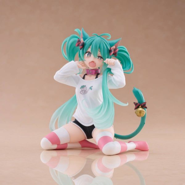 View Statues / Fixed Pose Figures page