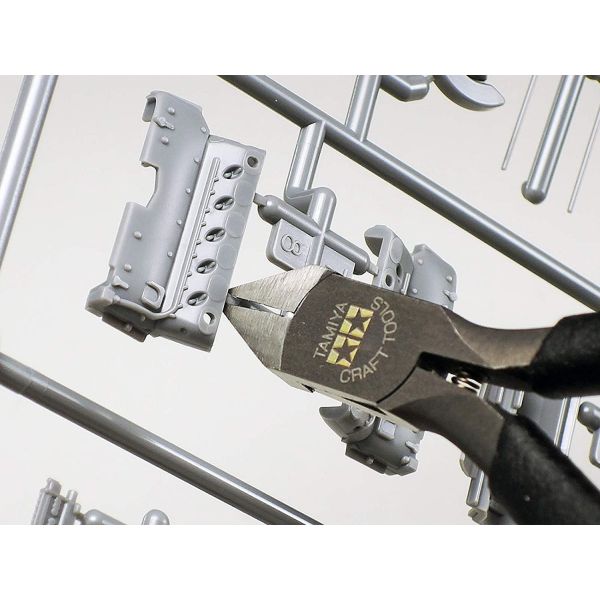 Tamiya Sharp Pointed Side Cutter (No. 035) Additional Image 2