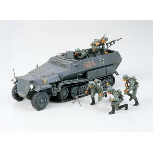 German Hanomag Sd.Kfz.251/1 Additional Image 1