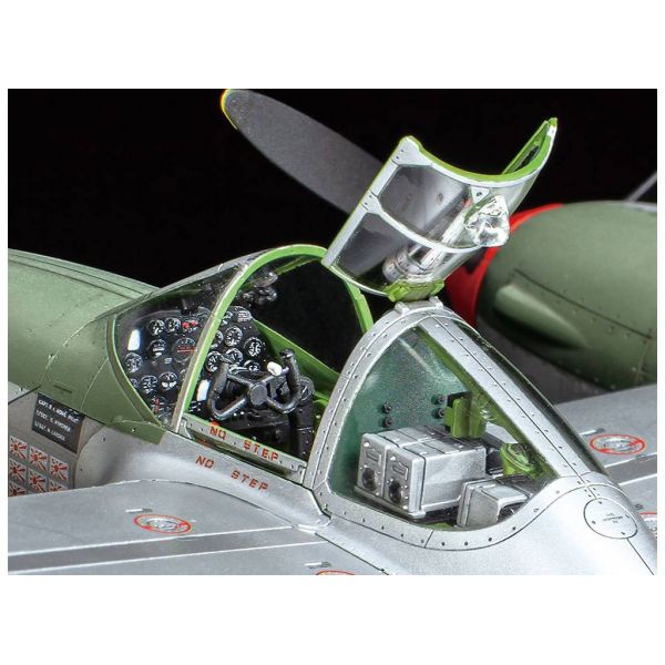 1/48 Lockheed P-38 J Lightning Additional Image 4