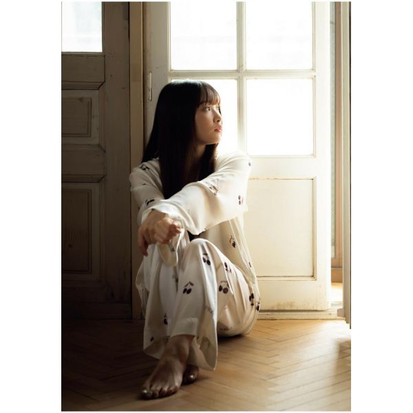 Kana Wants to Dream - Kana Ichinose's First Book Image