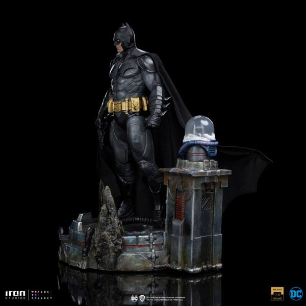 Art Scale Batman Unleashed Deluxe Statue (DC Comics) Additional Image 1
