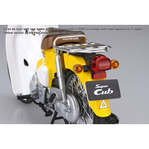 Honda Super Cub 110 - 1/12 Scale Model Kit (Tasmania Green Metallic) Additional Image 3
