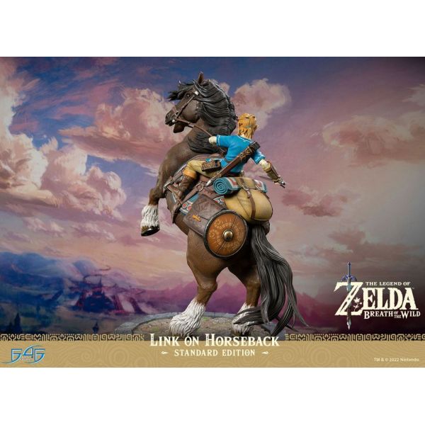 Link on Horseback Statue (The Legend of Zelda Breath of the Wild) Additional Image 1