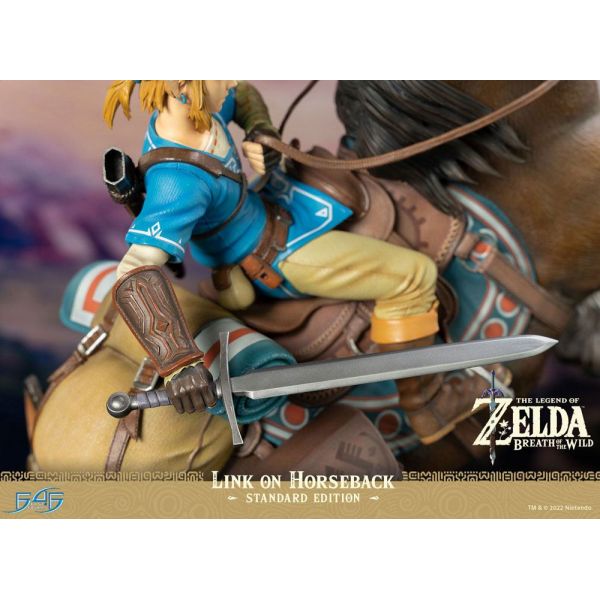 Link on Horseback Statue (The Legend of Zelda Breath of the Wild) Additional Image 4