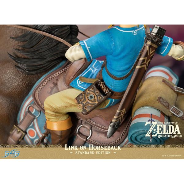 Link on Horseback Statue (The Legend of Zelda Breath of the Wild) Additional Image 7