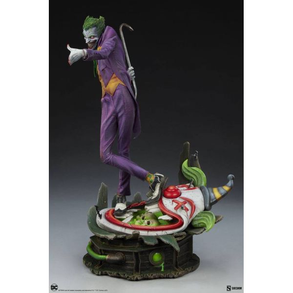 Premium Format The Joker Statue (DC Comics) Additional Image 3