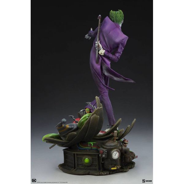 Premium Format The Joker Statue (DC Comics) Additional Image 4