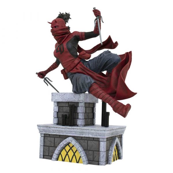 Marvel Comic Gallery Elektra as Daredevil Statue Additional Image 1