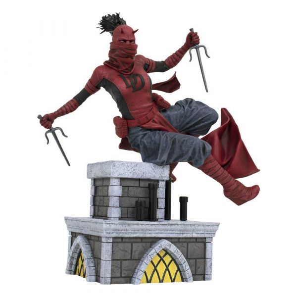 Marvel Comic Gallery Elektra as Daredevil Statue Additional Image 2